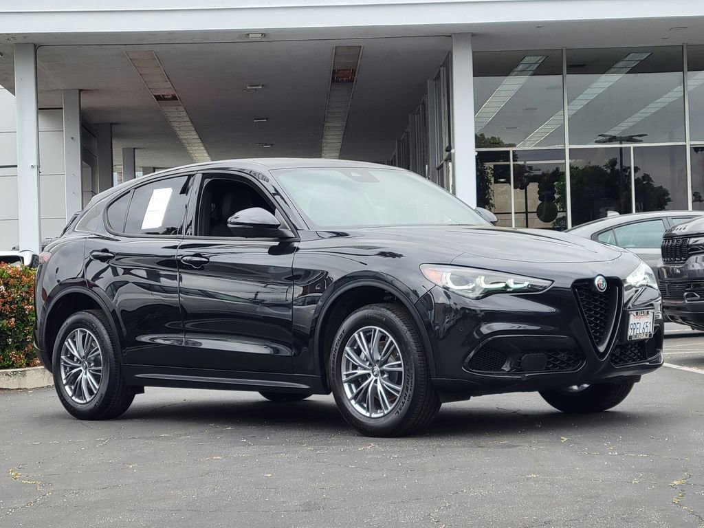 Used 2024 Alfa Romeo Stelvio Sprint image 32