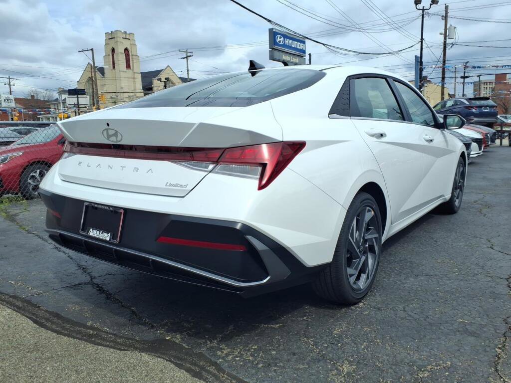 New 2026 Hyundai Elantra Limited FWD image 4