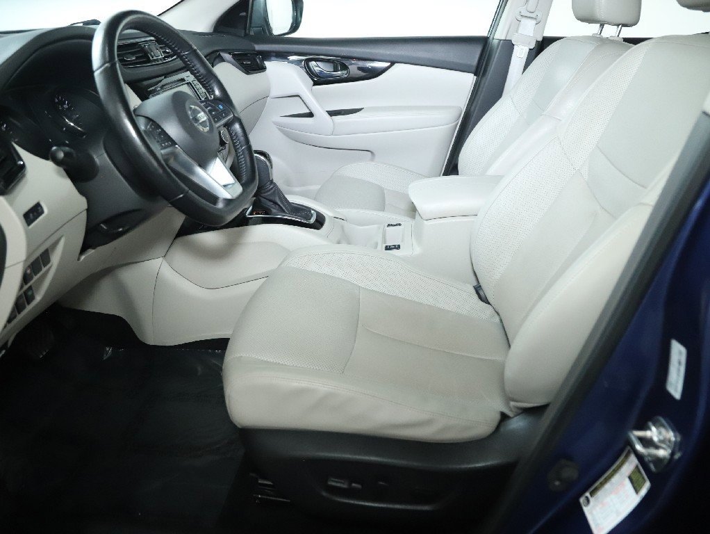 Used 2022 Nissan Rogue Sport SL w/ Premium Package image 18