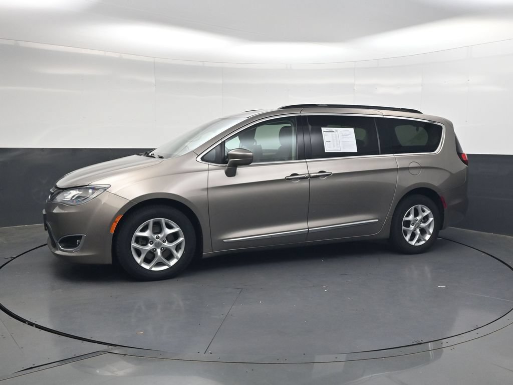 Used 2017 Chrysler Pacifica Touring-L w/ Tire & Wheel Group FWD image 13