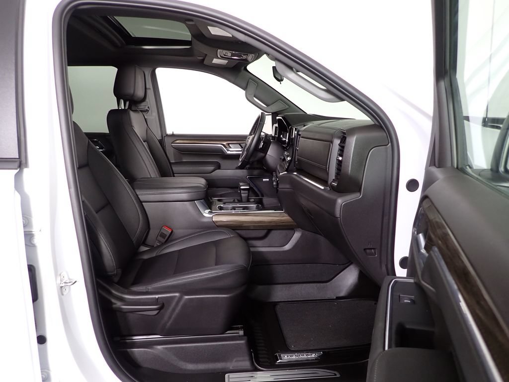 Used 2024 Chevrolet Silverado 1500 LT Trail Boss w/ Convenience Package II AWD/4WD image 40