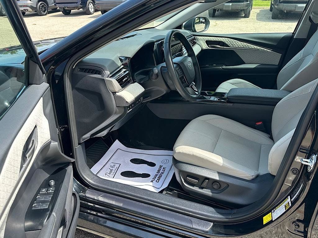 Certified 2025 Toyota Camry XLE AWD/4WD image 11