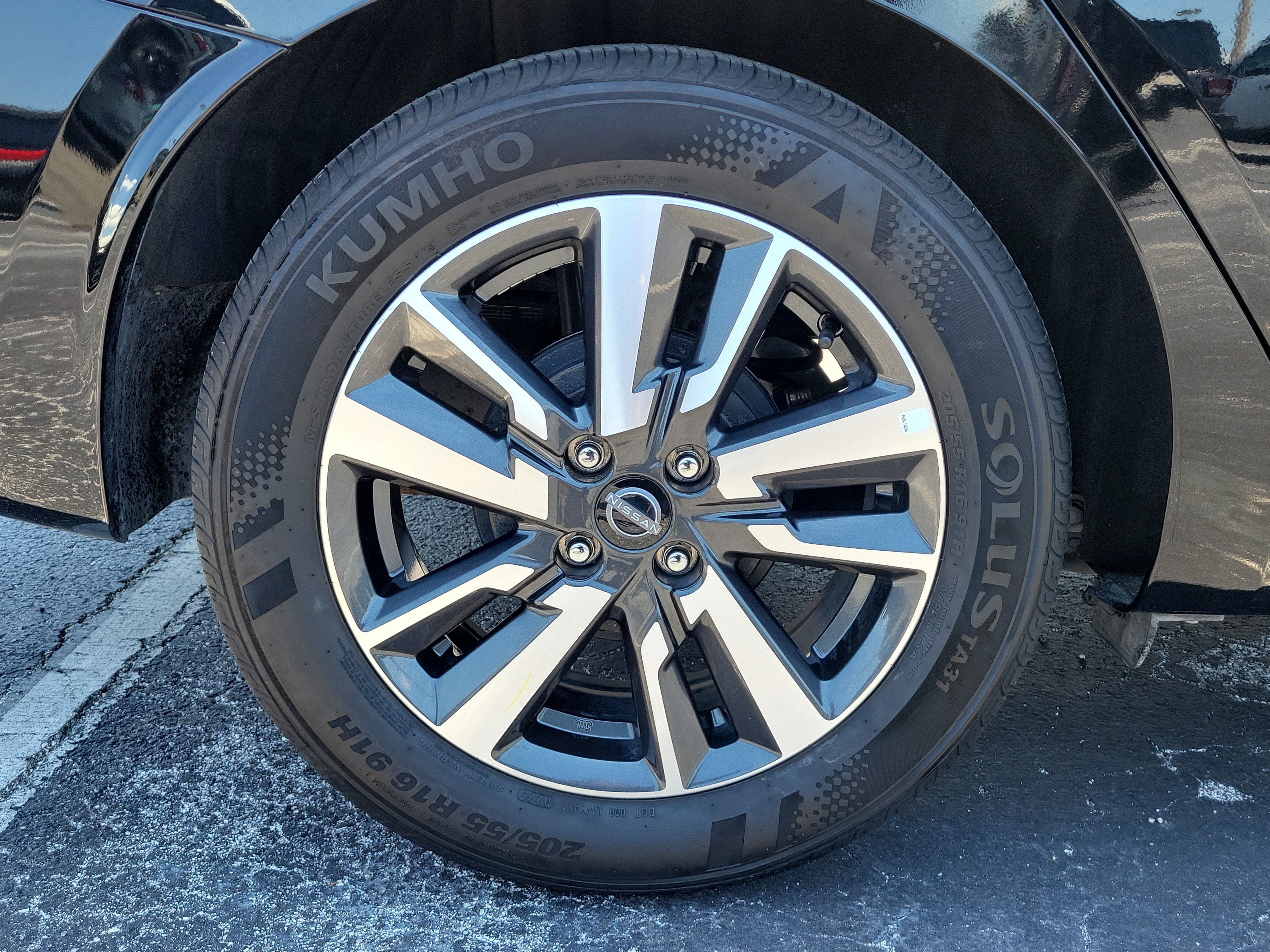 Used 2025 Nissan Versa SV FWD image 9