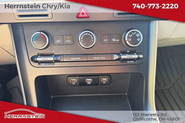 Used 2024 Kia Carnival LX FWD image 17