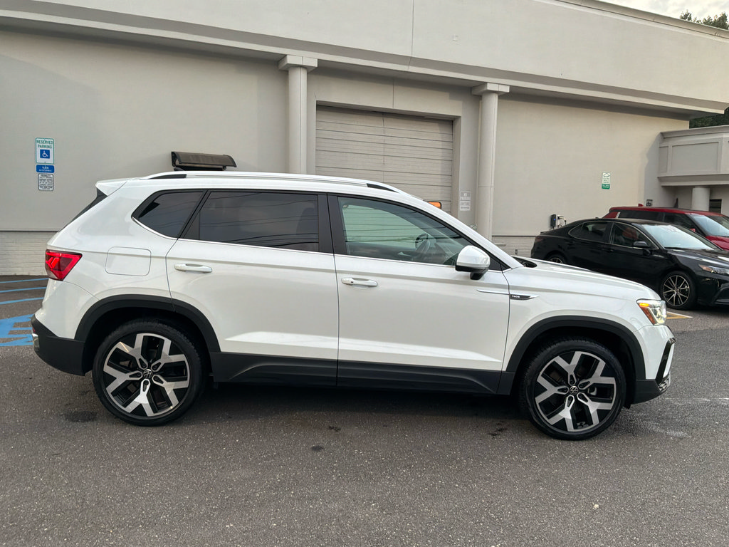 Used 2023 Volkswagen Taos SEL AWD/4WD image 2