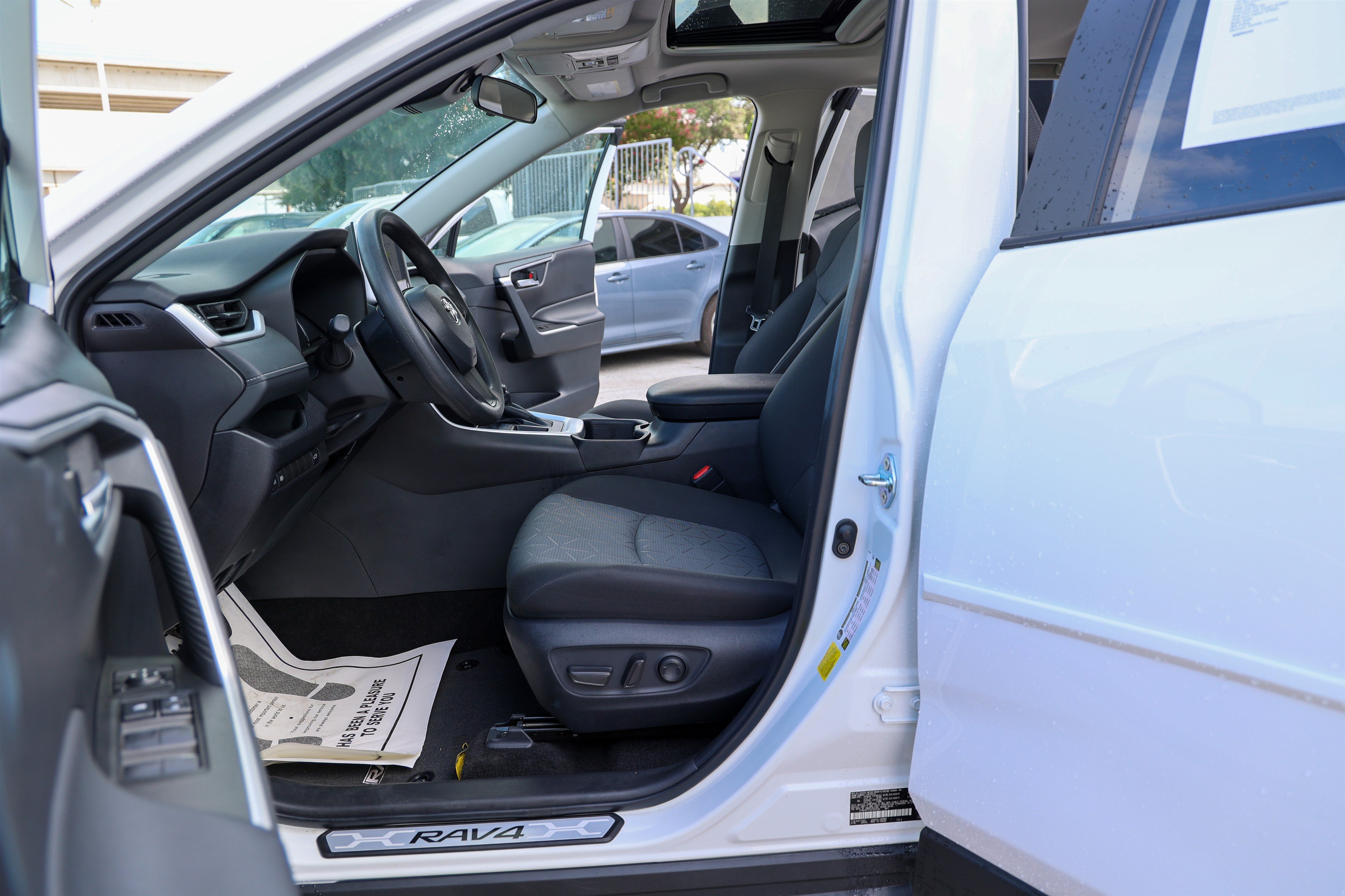 Certified 2025 Toyota RAV4 XLE w/ Convenience Package FWD image 30