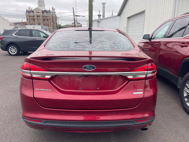 Used 2018 Ford Fusion SE w/ Equipment Group 201A FWD image 4