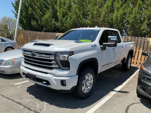 Used 2024 Chevrolet Silverado 2500 High Country w/ High Country Premium Package AWD/4WD image 3