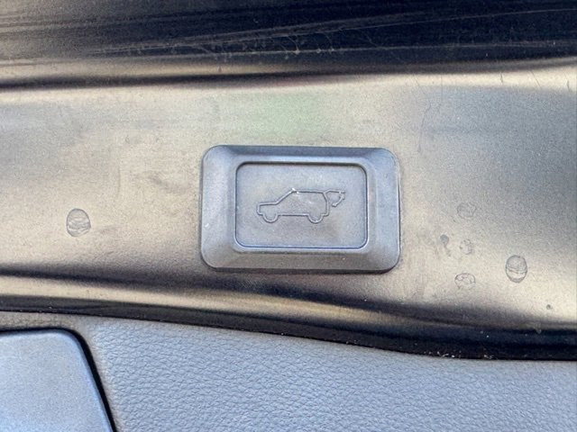 Used 2020 Toyota RAV4 XLE Premium image 9