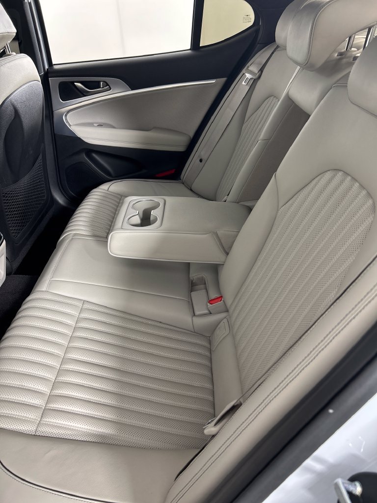Used 2022 Genesis G70 2.0T w/ Prestige Package AWD/4WD image 17
