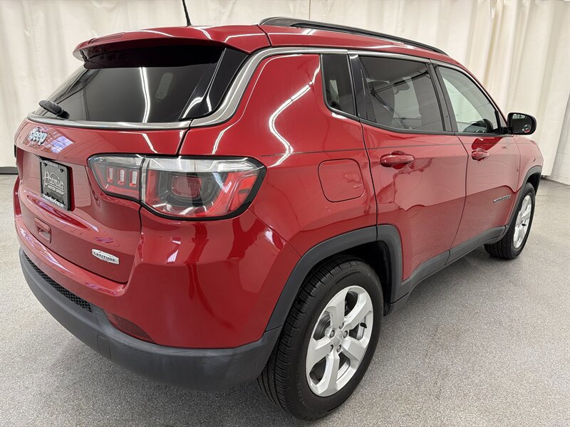 Used 2019 Jeep Compass Latitude w/ Cold Weather Group FWD image 5