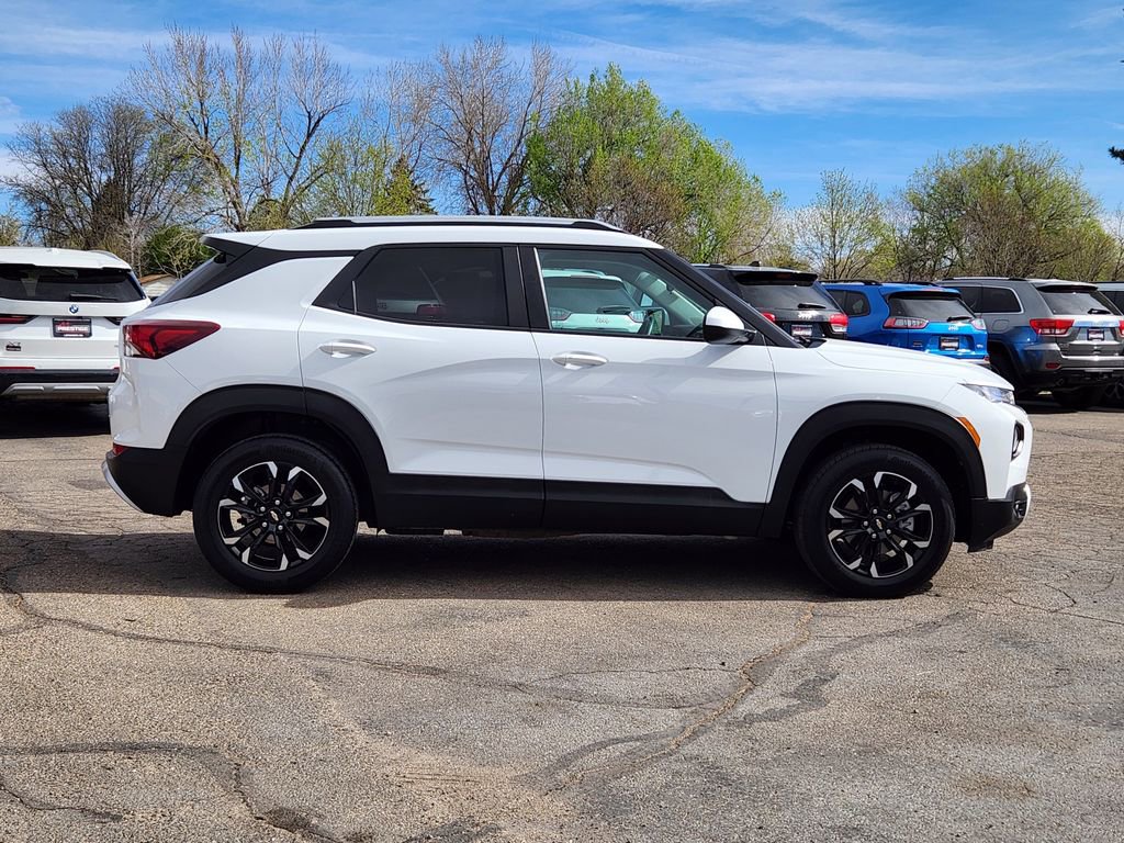Used 2023 Chevrolet TrailBlazer LT AWD/4WD image 2
