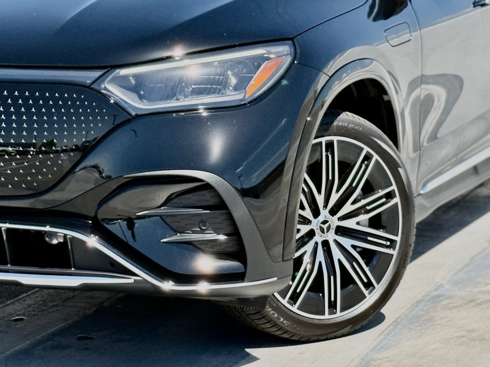 New 2026 Mercedes-Benz EQE 320 4MATIC SUV image 4