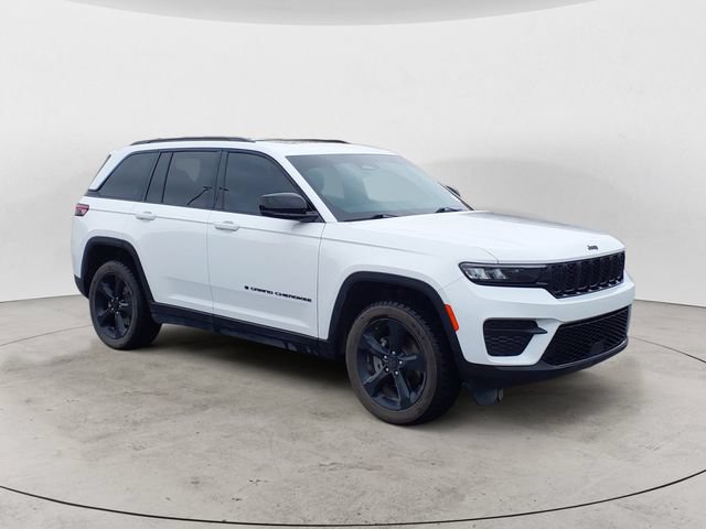 Used 2023 Jeep Grand Cherokee Altitude AWD/4WD image 7