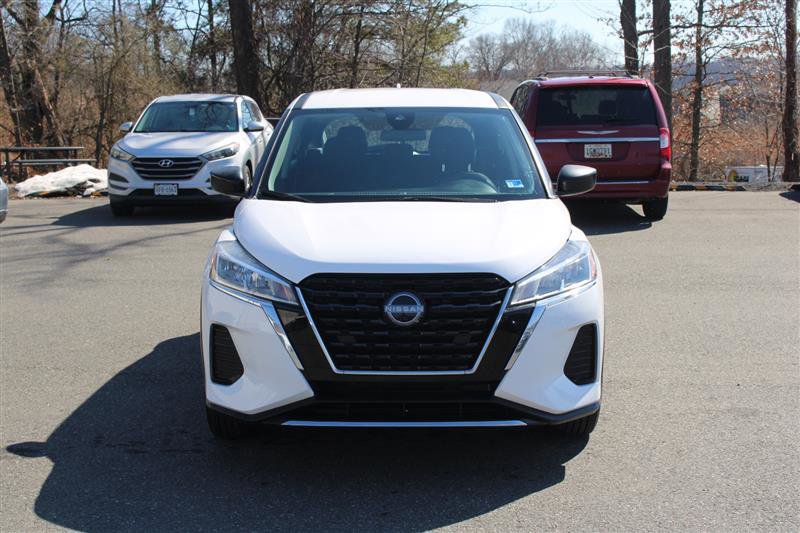 Used 2022 Nissan Kicks S FWD image 3