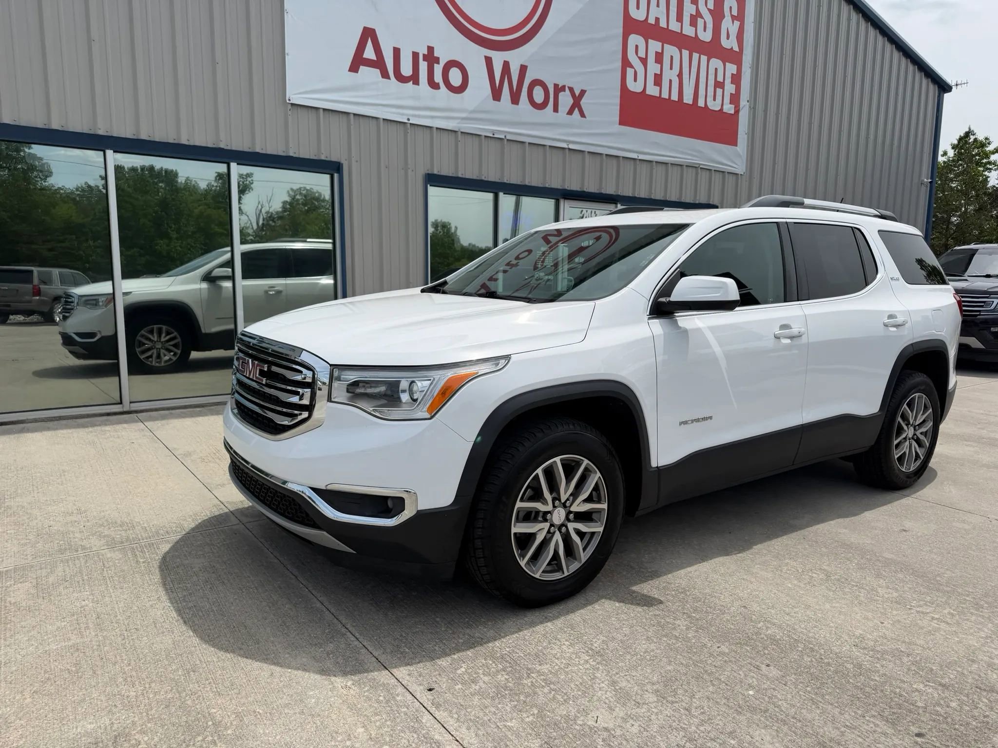 Used 2017 GMC Acadia SLE w/ Driver Alert Package I AWD/4WD image 35