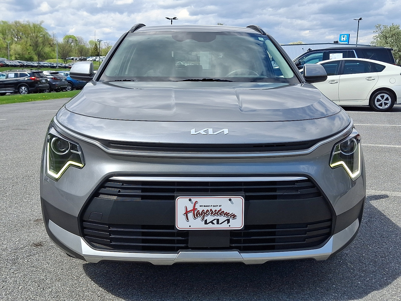 Used 2024 Kia Niro EX image 2