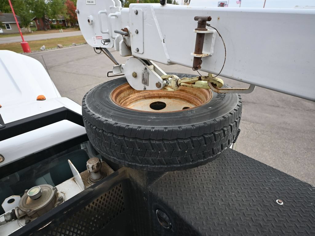 Used 2016 Ford F550 2WD Regular Cab Super Duty image 45