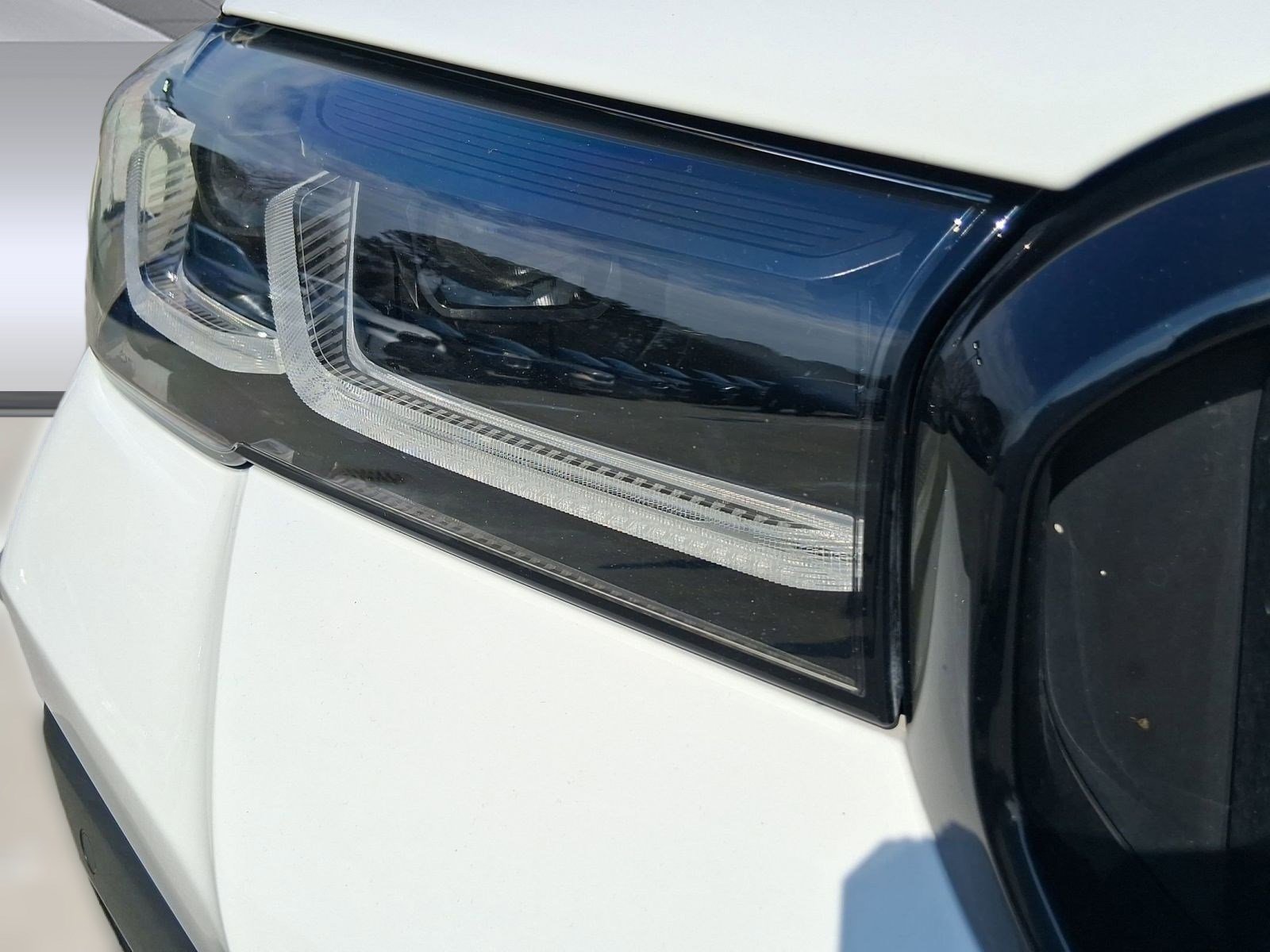 Used 2021 BMW 530e w/ M Sport Package image 10