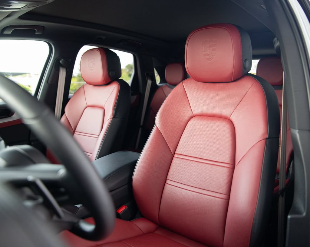 Certified 2026 Porsche Cayenne AWD/4WD image 5