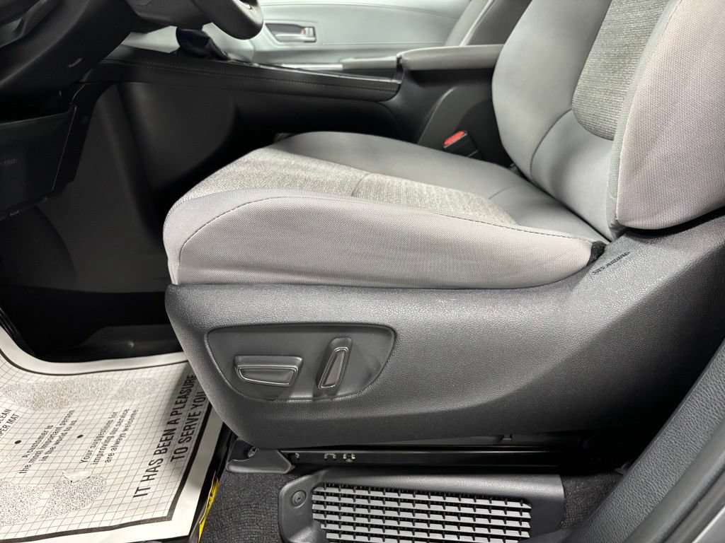 Used 2026 Toyota Sienna LE FWD image 12