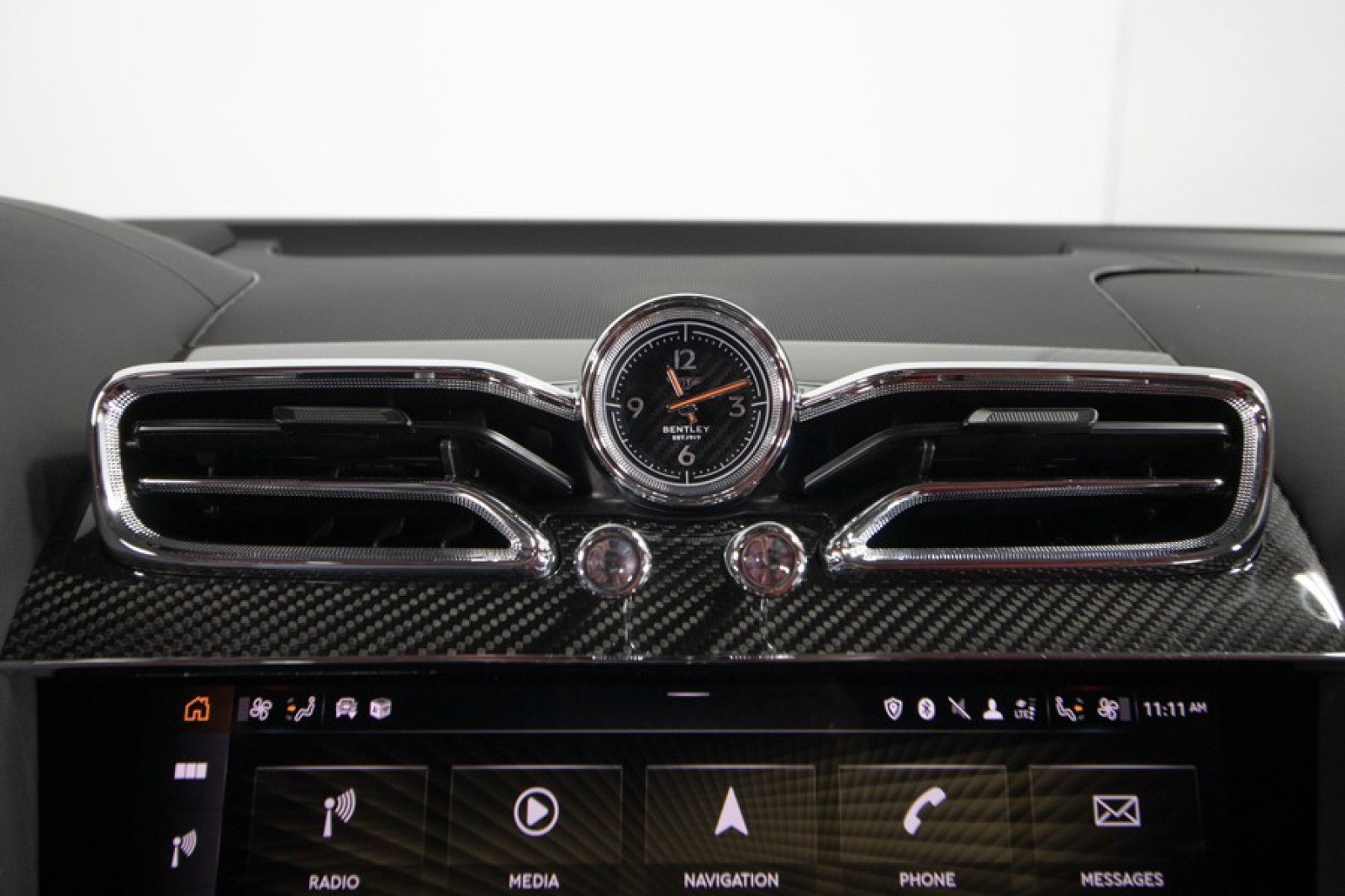 Used 2022 Bentley Bentayga image 26