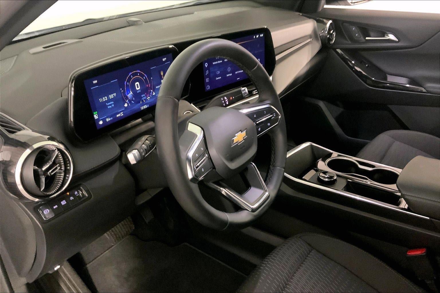 Used 2026 Chevrolet Equinox LT AWD/4WD image 14