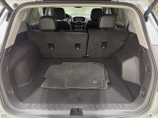 Used 2023 GMC Terrain SLT image 13