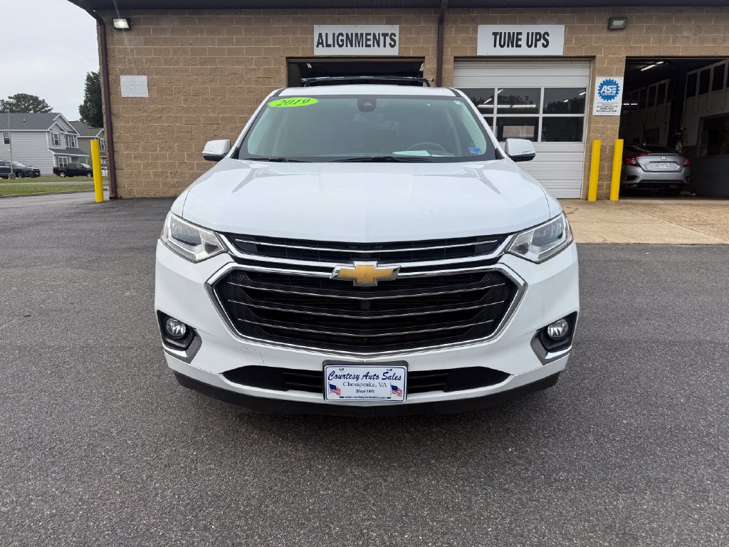 Used 2019 Chevrolet Traverse Premier w/ Driver Confidence II Package FWD image 2