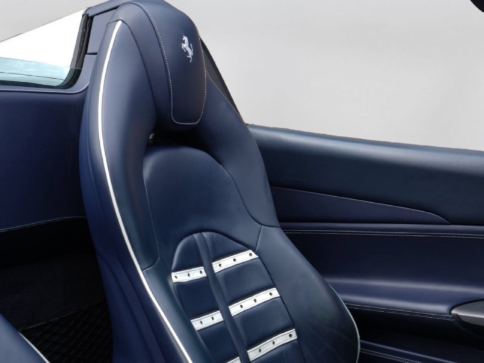 Used 2017 Ferrari 488 Spider RWD image 32