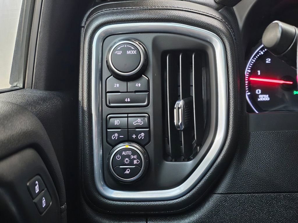 Used 2022 Chevrolet Silverado 2500 LT w/ Convenience Package image 32