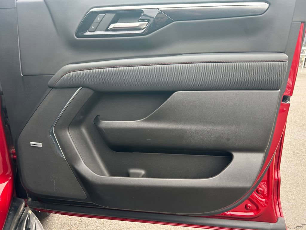 Used 2025 Chevrolet Suburban RST w/ Comfort Package AWD/4WD image 25