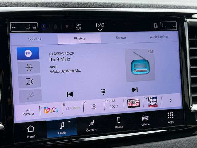 Used 2025 Chrysler Pacifica Select image 8