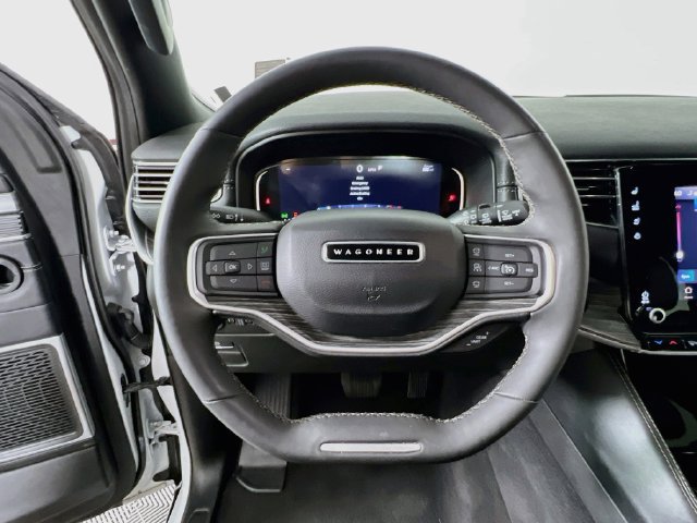 Used 2024 Jeep Wagoneer L Series II w/ Flexible Seating Group AWD/4WD image 12