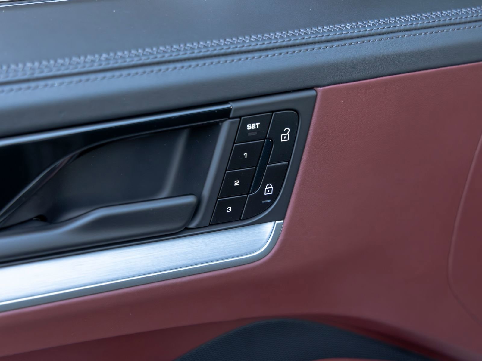 Used 2024 Porsche Cayenne S image 22