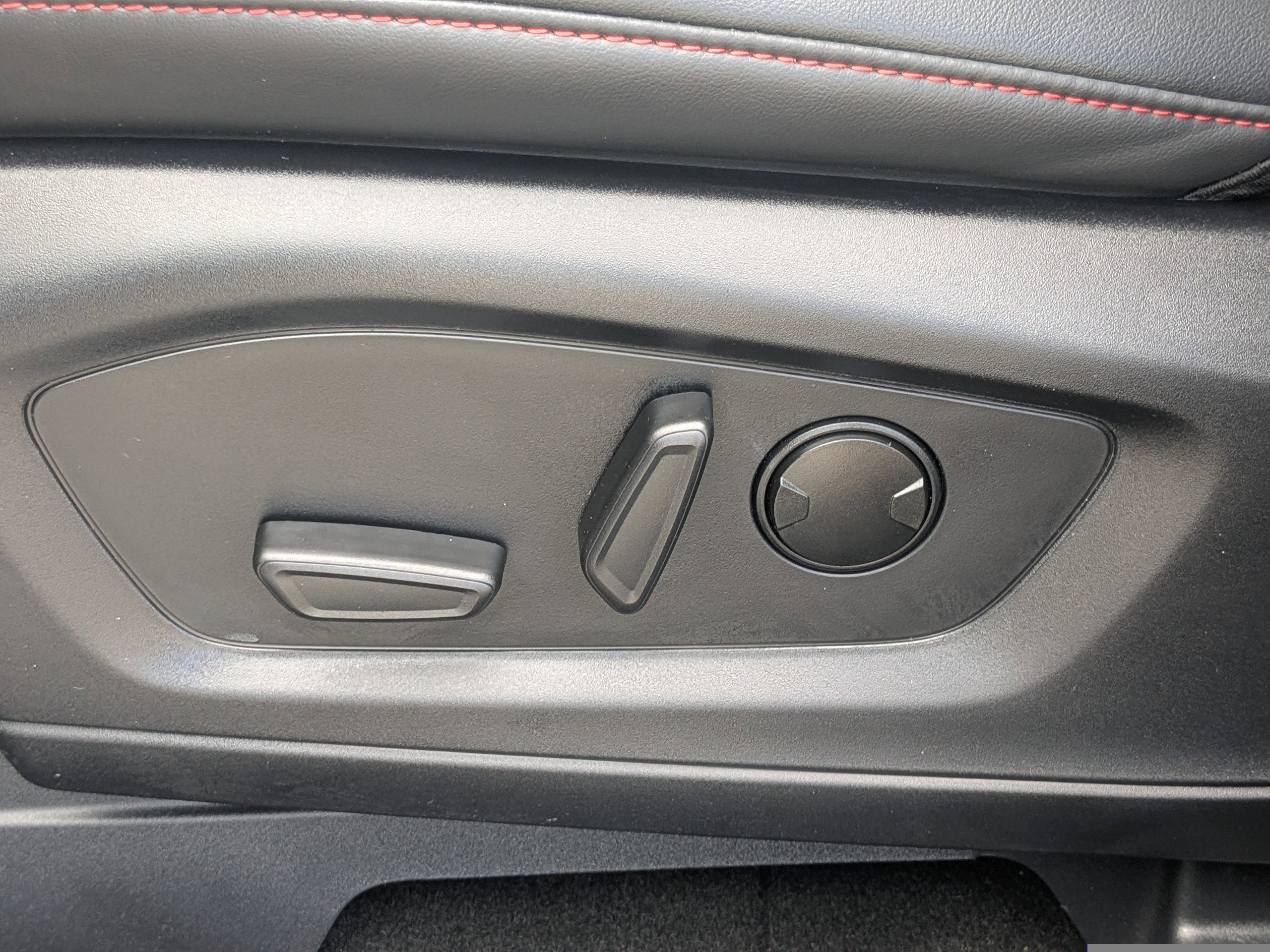 Used 2025 Ford Explorer ST-Line w/ ST-Line Street Pack image 24