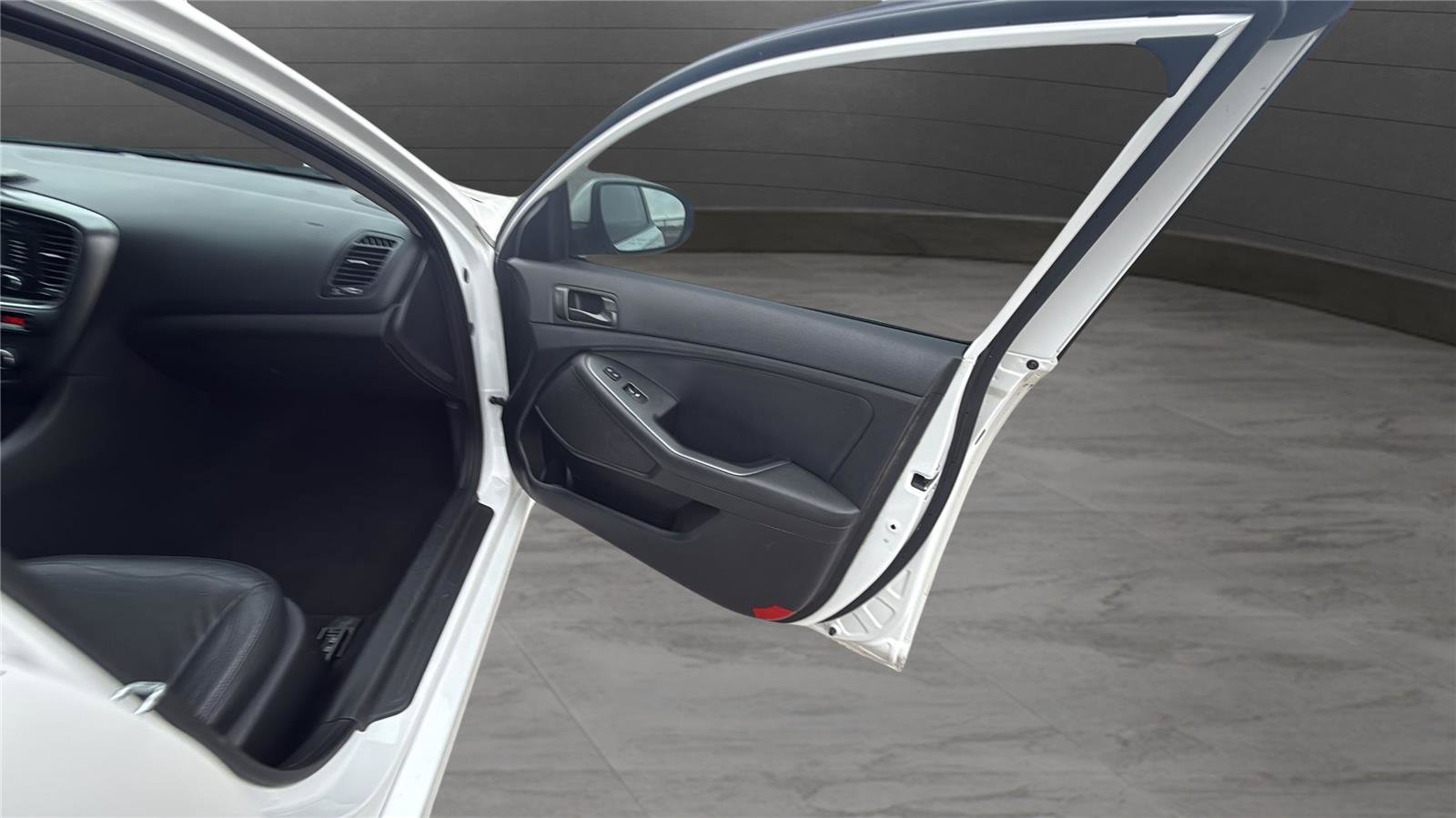 Used 2015 Kia Optima LX w/ LX Convenience Plus Package image 28