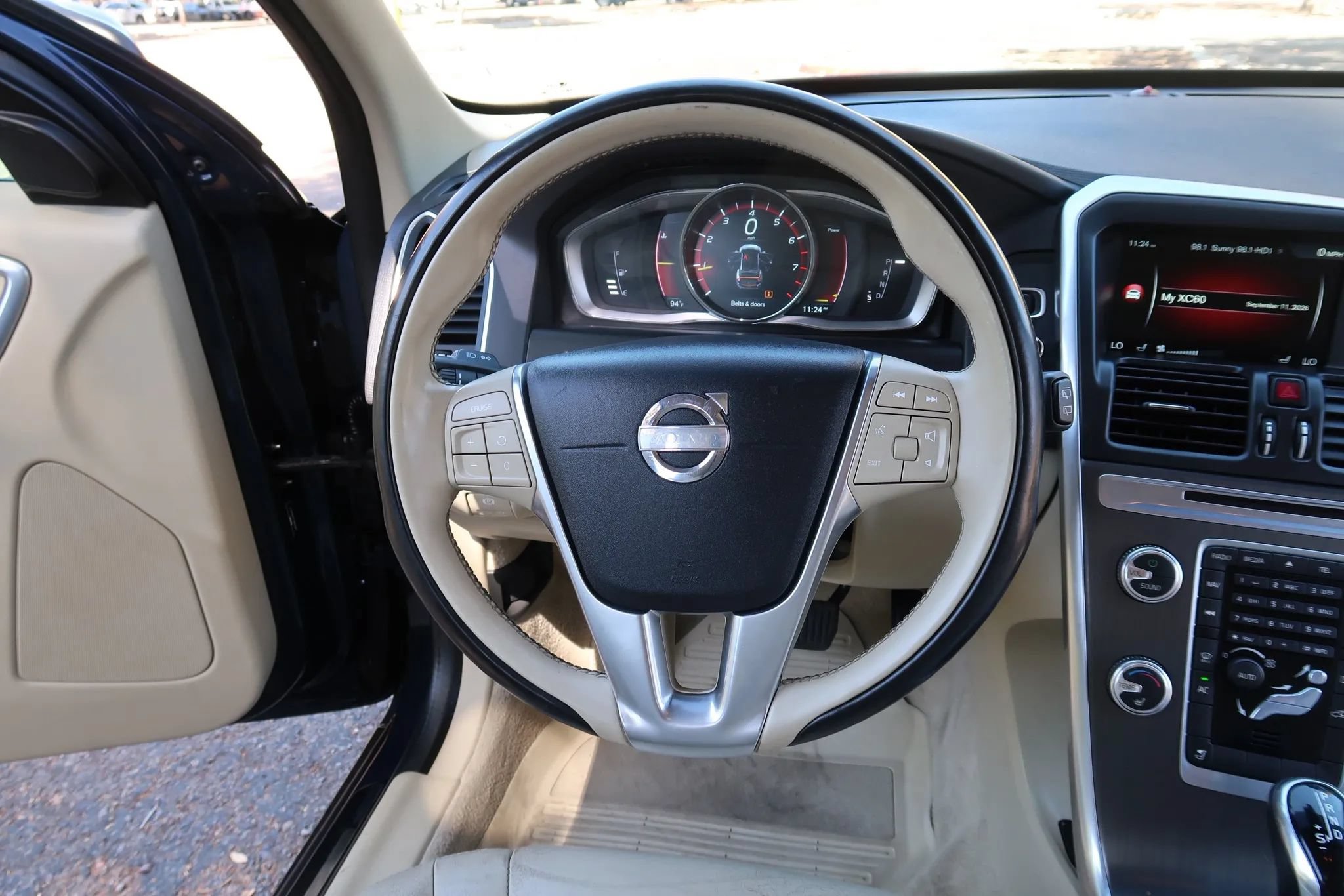 Used 2015 Volvo XC60 T5 w/ Protection Package AWD/4WD image 15
