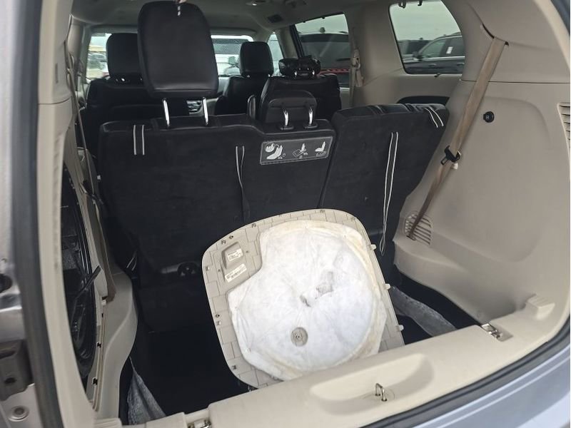 Used 2018 Chrysler Pacifica Touring-L FWD image 10