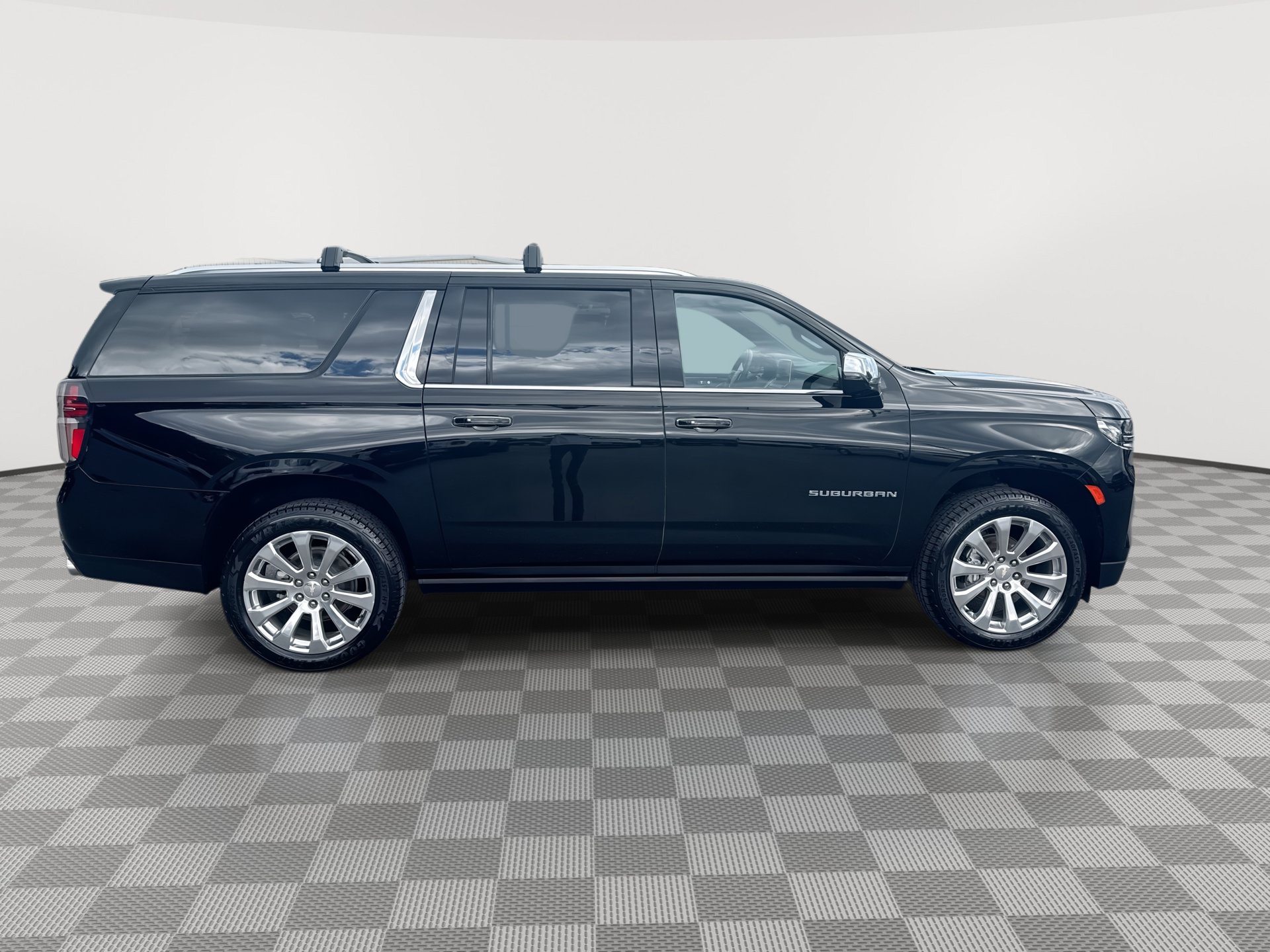 Certified 2024 Chevrolet Suburban Premier AWD/4WD image 9