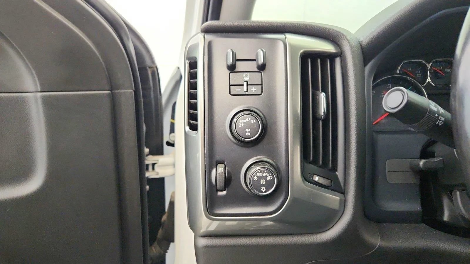 Used 2019 Chevrolet Silverado 1500 LT w/ All Star Edition AWD/4WD image 18