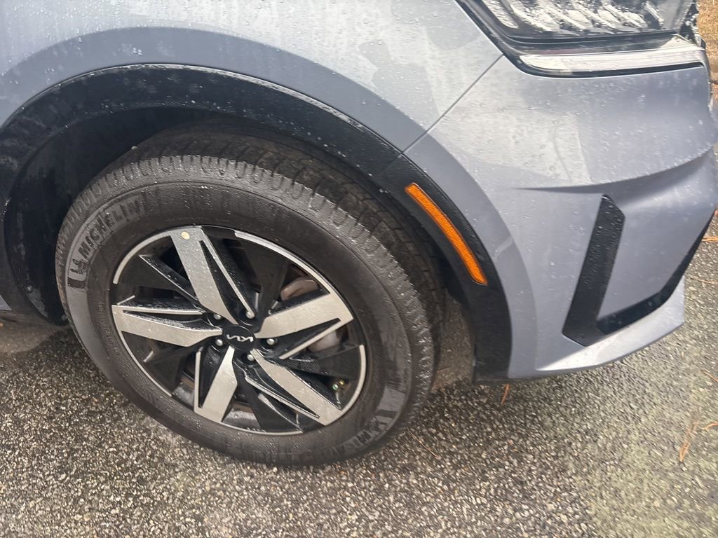 Used 2023 Kia Sorento S w/ Panoramic Sunroof Package image 9