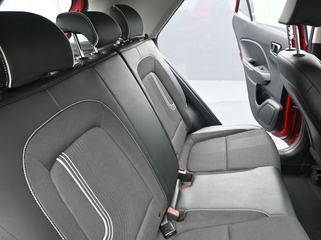 Used 2024 Hyundai Venue Limited image 13