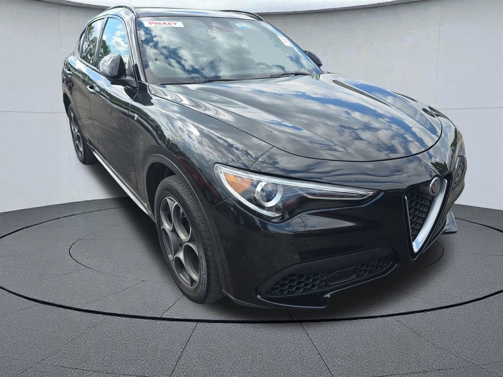 Used 2022 Alfa Romeo Stelvio Ti AWD/4WD image 4
