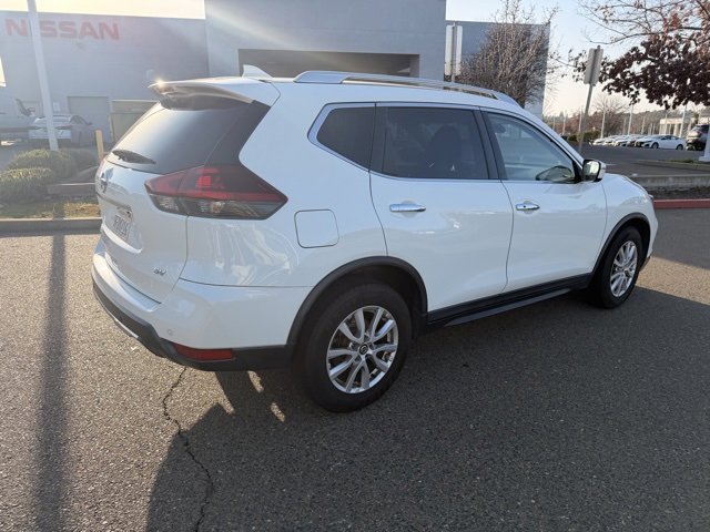 Used 2020 Nissan Rogue SV image 4