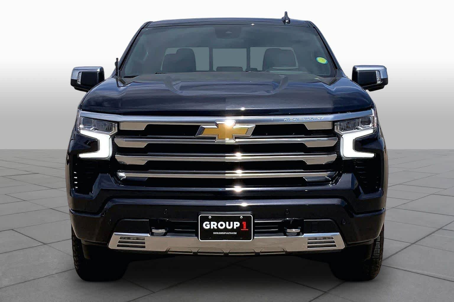 Used 2024 Chevrolet Silverado 1500 High Country w/ Technology Package AWD/4WD image 4