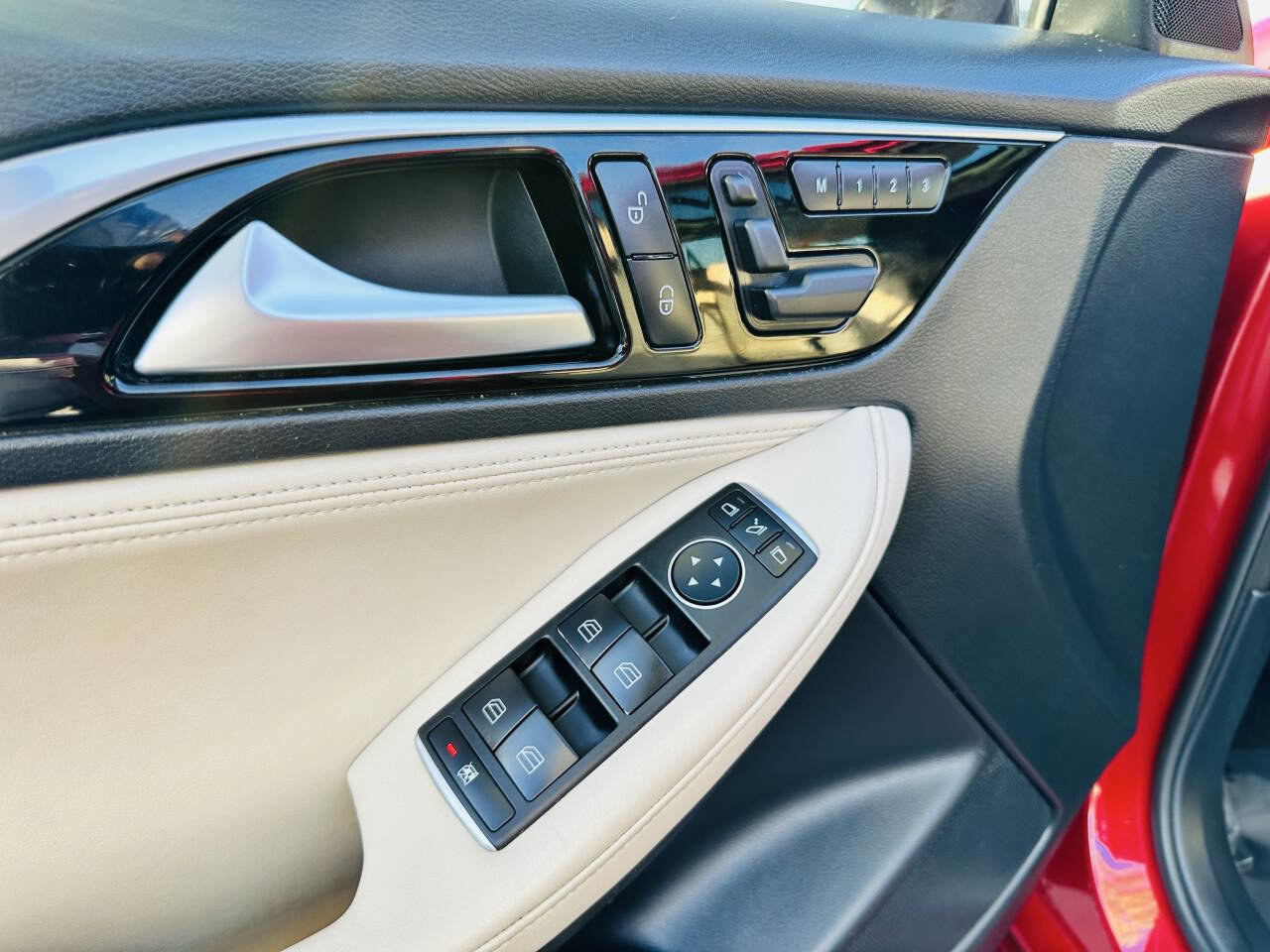 Used 2019 INFINITI QX30 w/ Navigation Package image 10