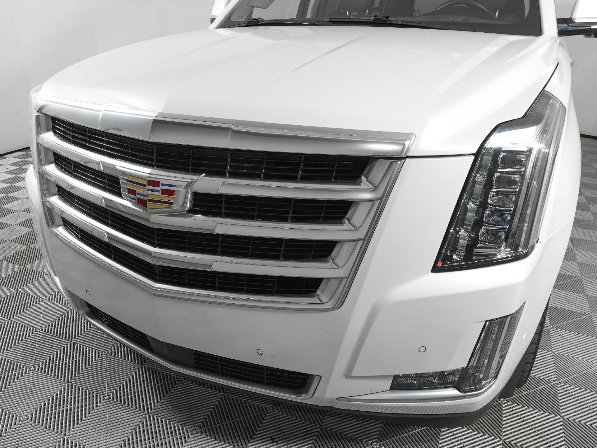 Used 2020 Cadillac Escalade Premium Luxury AWD/4WD image 34