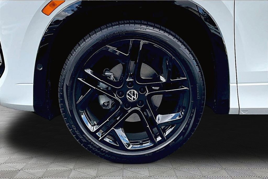 New 2026 Volkswagen Tiguan SE R-Line image 30