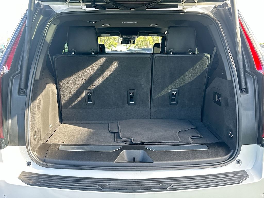 Used 2022 Cadillac Escalade Luxury image 25